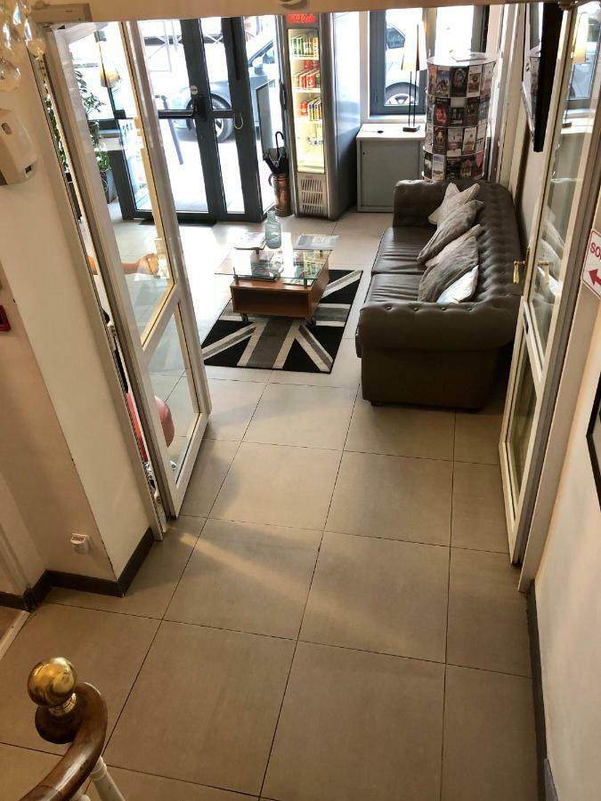 Hotel Le Saint-Hubert - Gare De Lyon Bastille باريس المظهر الخارجي الصورة